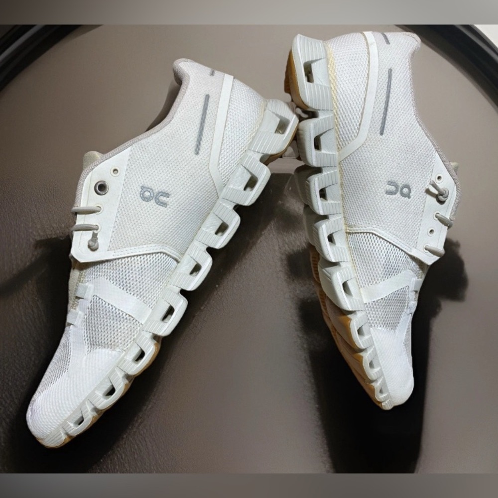 🌫️US 9- On Cloud 5 Women's “Triple White" Athleisure/ Training Sneakers 59.98376 - Picture 13 of 14